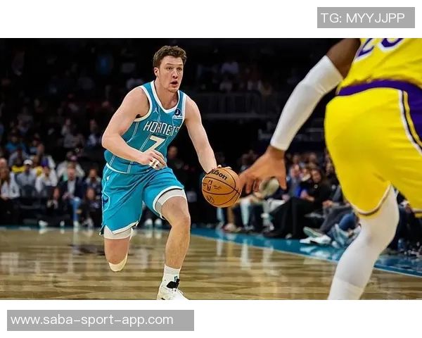 克尼佩尔展现领袖风范20中11三分12中5豪取28分8板7助助球队取胜